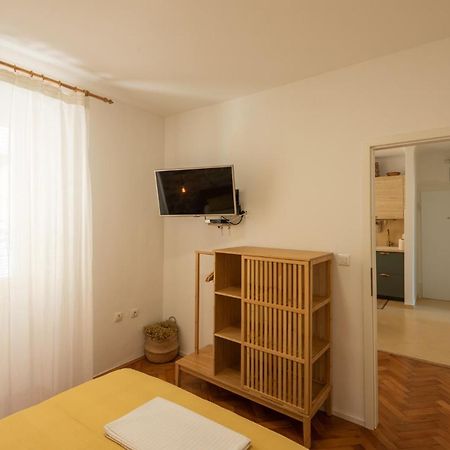 Pula City Apartment With Private Parking Free Eksteriør billede