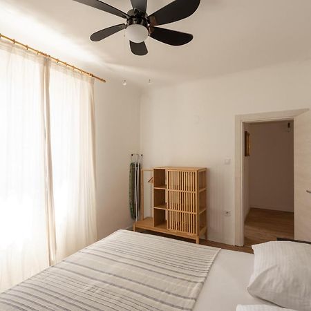Pula City Apartment With Private Parking Free Eksteriør billede